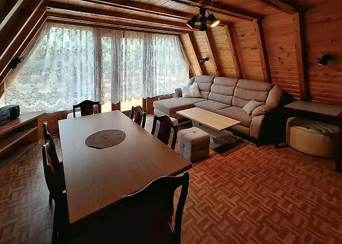 2 Bedroom Amazing In Baniewice Дом отдыха